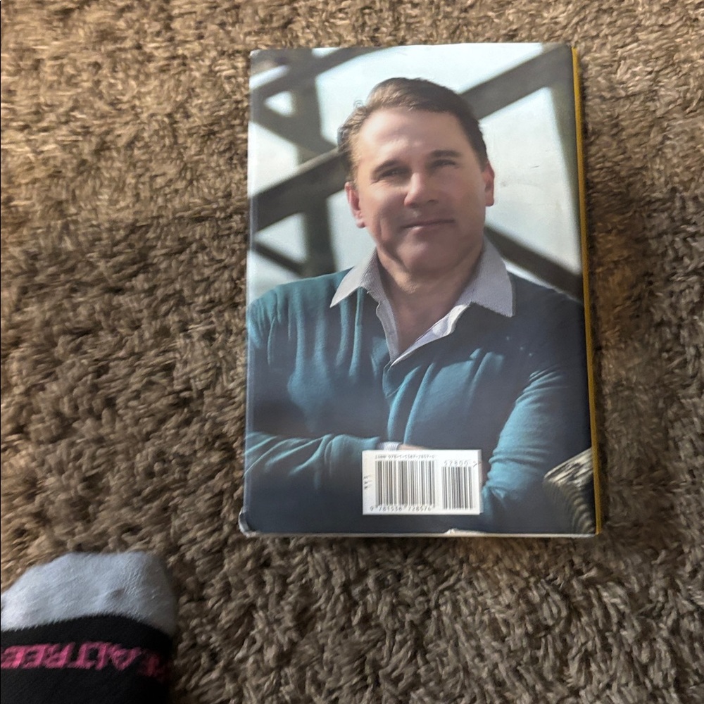 Nicholas Sparks "The Return" Hardcover Book - Teal & Yellow Cover - Picture 3 of 4